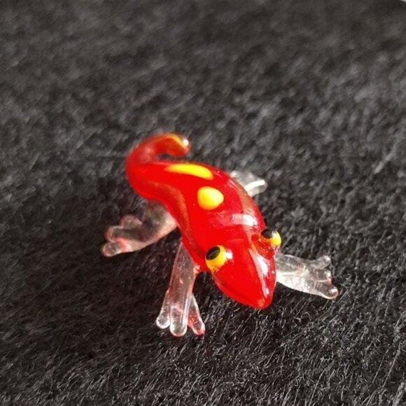 Miniature Glass Salamander Figurine, Magnifier Lid, Display Case, Red Lizard - Picture 4 of 9